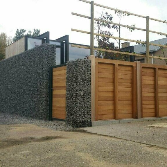 houten-schutting-gecombineerd-met-schanskorf-1485859067.jpg
