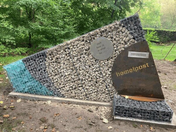 monument-op-begraafsplaats-1698301052 (2).jpg