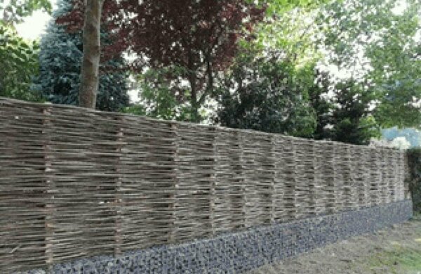 Wilgentenen gecombineerd met stenen