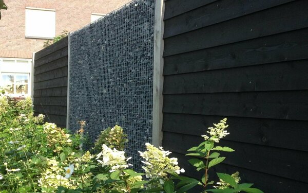 houten-schutting-gecombineerd-met-schanskorf-1485859069.jpg
