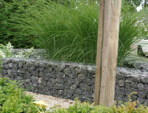 voortuin voorzien van schanskorven