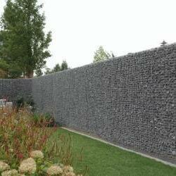 schanskorf schutting geplaatst