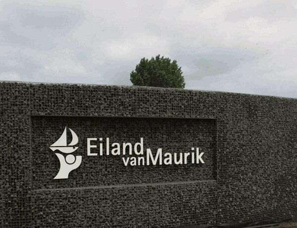 Bedrijfslogo in steenkorf