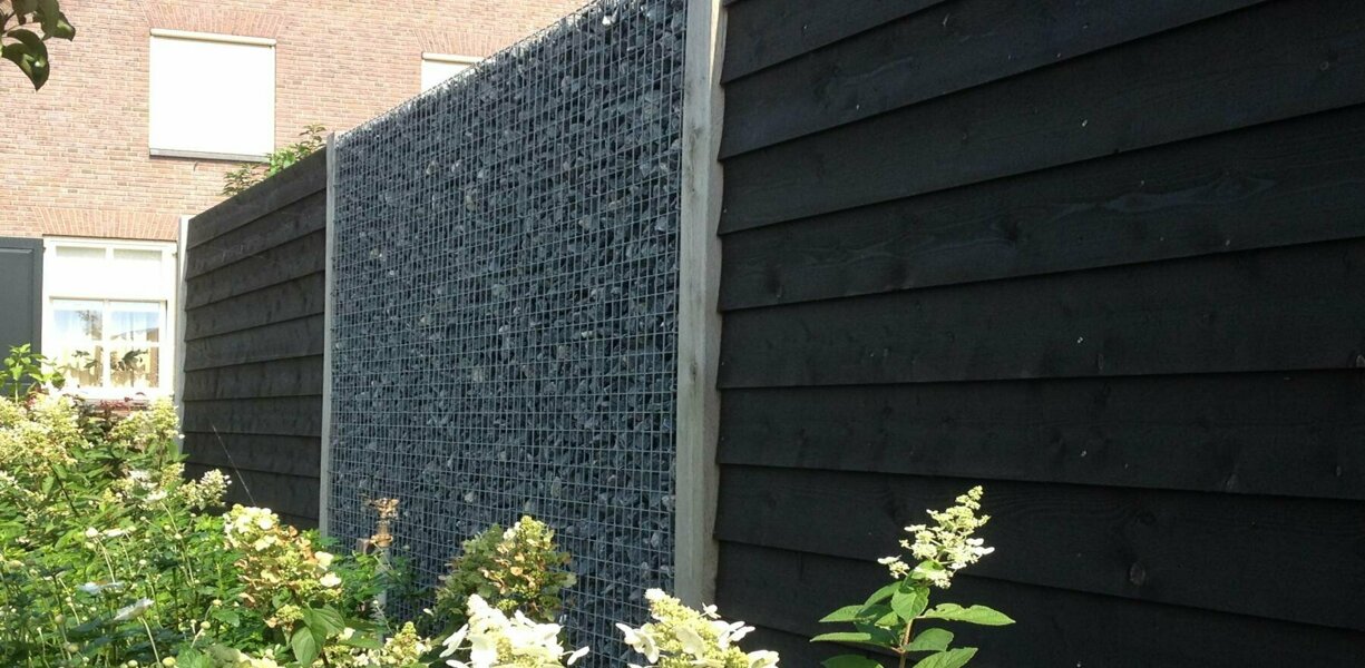 houten-schutting-gecombineerd-met-schanskorf-1485859069.jpg