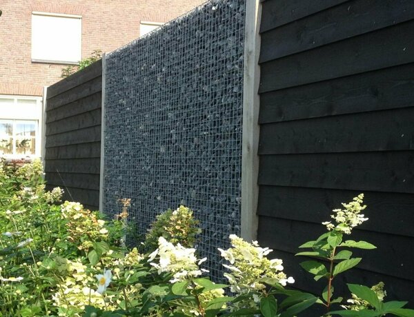 houten-schutting-gecombineerd-met-schanskorf-1485859069.jpg