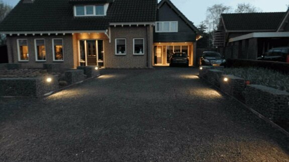 Schanskorf met verlichting