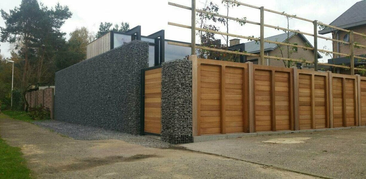 houten-schutting-gecombineerd-met-schanskorf-1485859067.jpg